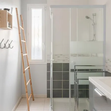Maison Dans Un Lotissement Tranquille Sur