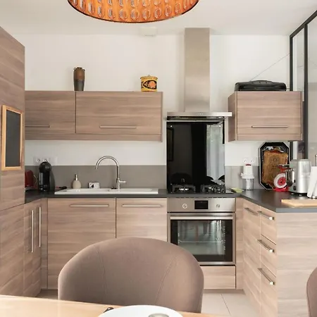 Maison Dans Un Lotissement Tranquille Sur *